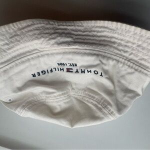 Tommy Hilfiger white youth bucket hat